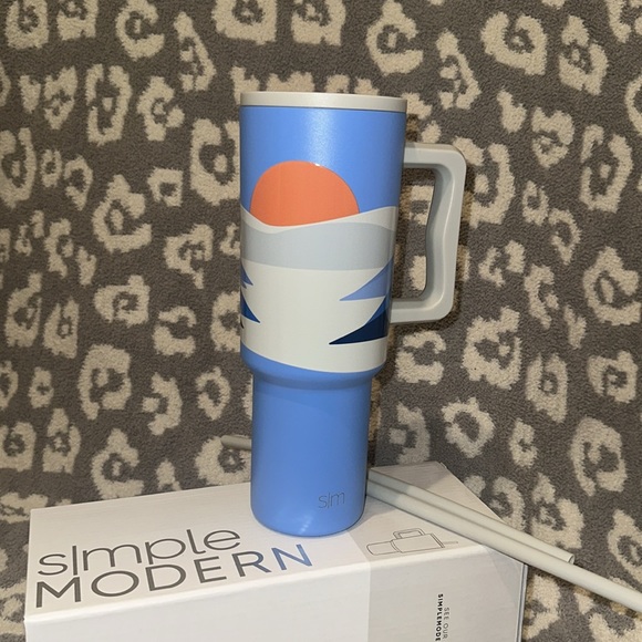 Simple Modern TREK 40oz Tumbler In Polar Sunrise 🌄 New 🆕 & Never Used 😍 - Picture 7 of 17